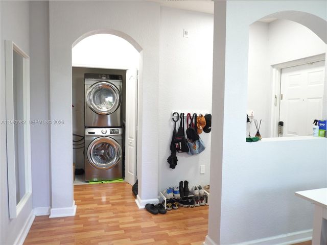 130 Jacaranda Country Club Dr 203, Plantation, FL 33324