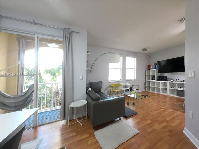 130 Jacaranda Country Club Dr 203, Plantation, FL 33324