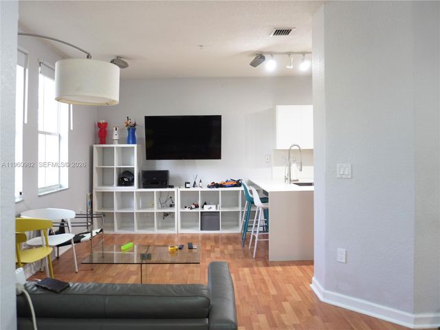 130 Jacaranda Country Club Dr 203, Plantation, FL 33324