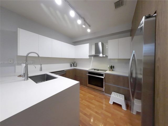 130 Jacaranda Country Club Dr 203, Plantation, FL 33324