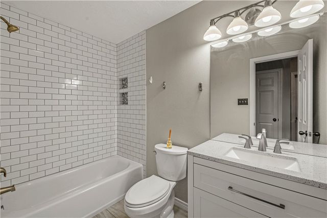 1303 Mullins Loop N, College Station, TX 77845