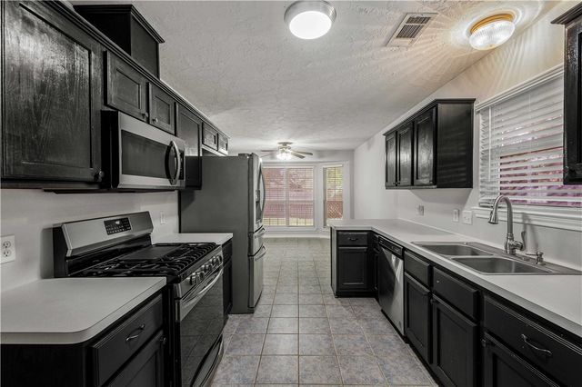 1303 Mullins Loop N, College Station, TX 77845