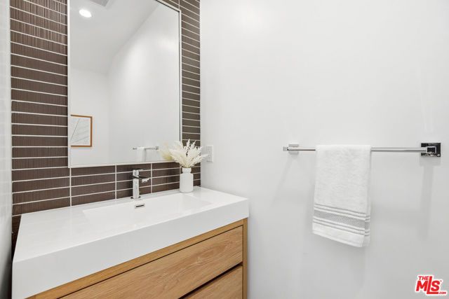 4095 Sawtelle Boulevard D, Culver City, CA 90066