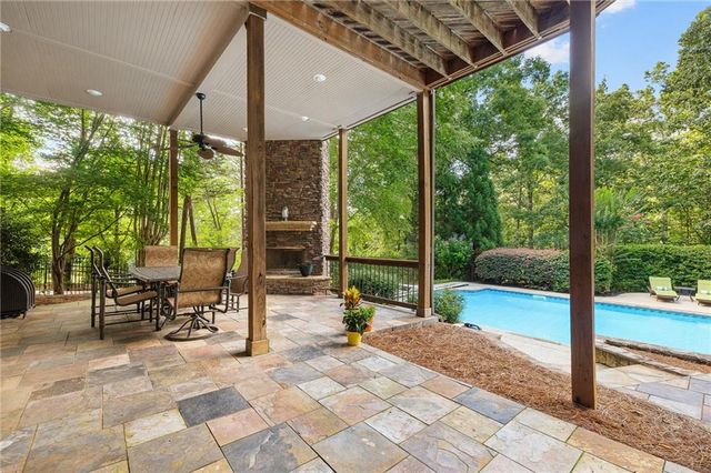 635 Vinings Estates SE Drive, Smyrna, GA 30126
