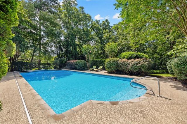635 Vinings Estates SE Drive, Smyrna, GA 30126