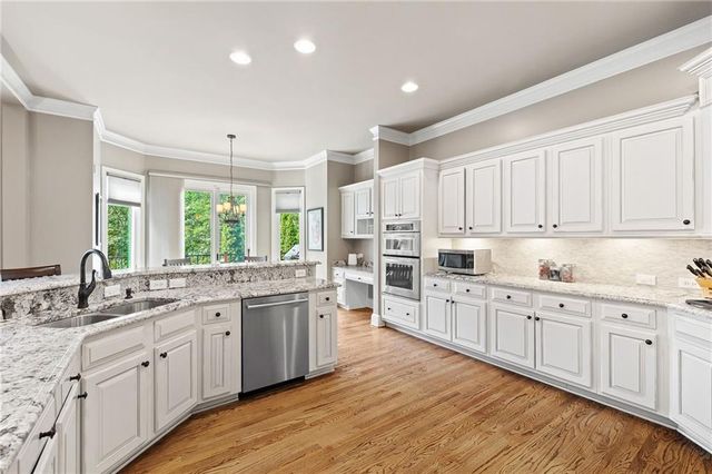 635 Vinings Estates SE Drive, Smyrna, GA 30126