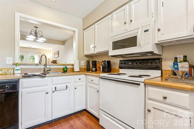 2921 Heathstead Place, Charlotte, NC 28210