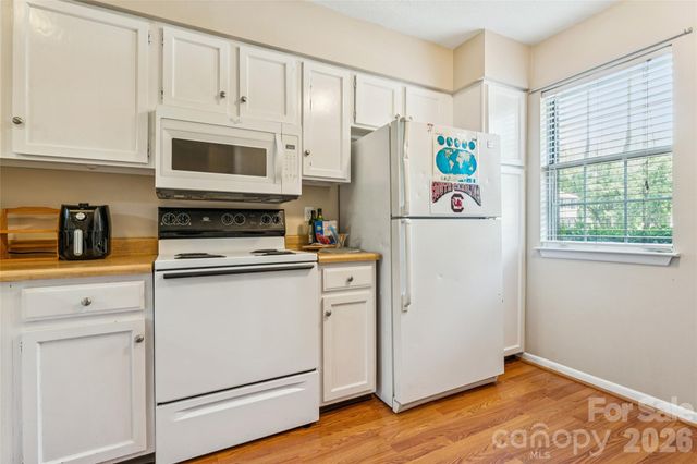 2921 Heathstead Place, Charlotte, NC 28210