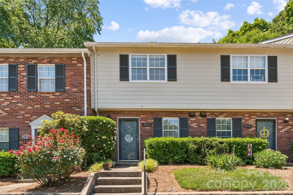 2921 Heathstead Place, Charlotte, NC 28210
