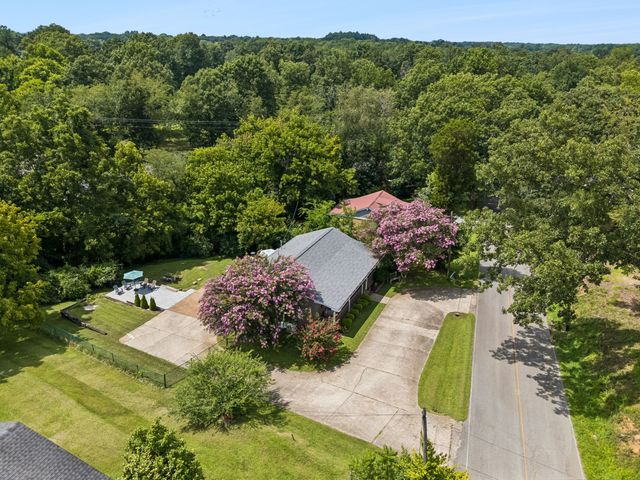 1109 Taylor Town Rd, White Bluff, TN 37187