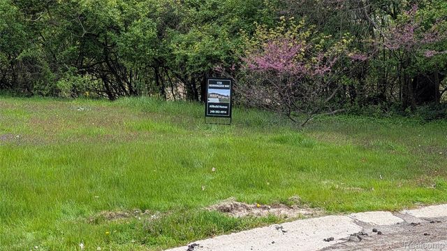 1733 N Morningside Way Drive, Bloomfield Hills, MI 48302
