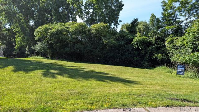 1733 N Morningside Way Drive, Bloomfield Hills, MI 48302