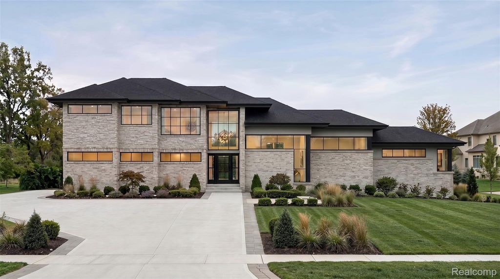 1733 N Morningside Way Drive, Bloomfield Hills, MI 48302