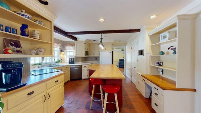 110 Cross St, Andover, MA 01810