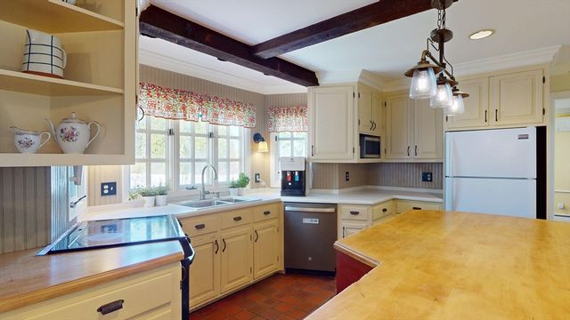 110 Cross St, Andover, MA 01810
