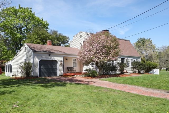 110 Cross St, Andover, MA 01810