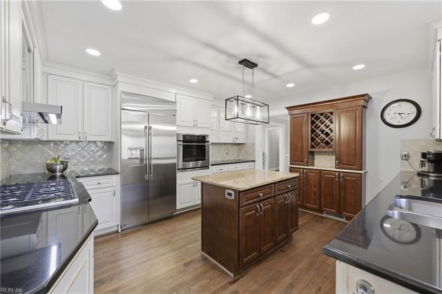 2557 Five Point CT, Virginia Beach, VA 23454