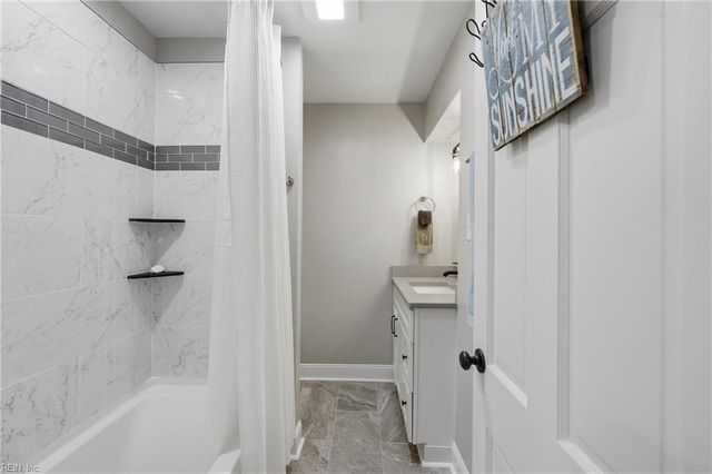 2557 Five Point CT, Virginia Beach, VA 23454