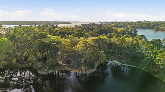 2557 Five Point CT, Virginia Beach, VA 23454