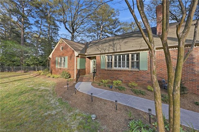 2557 Five Point CT, Virginia Beach, VA 23454