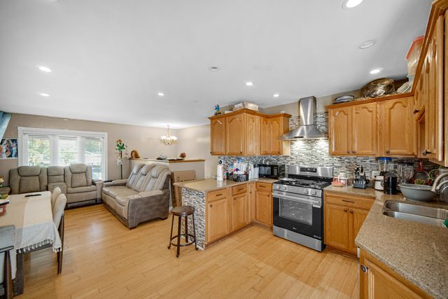 323 Karen Avenue, Romeoville, IL 60446