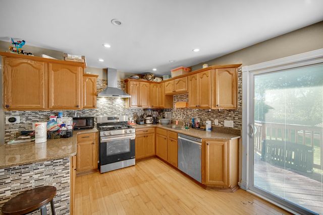 323 Karen Avenue, Romeoville, IL 60446