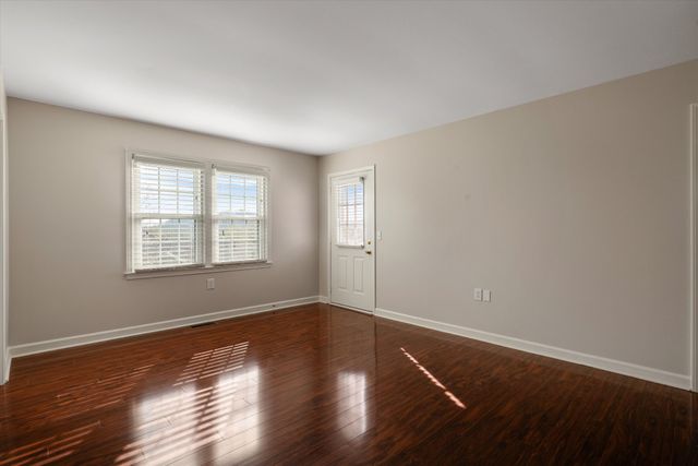 717 Mount Carmel Pl, Nashville, TN 37205