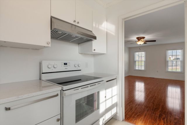 717 Mount Carmel Pl, Nashville, TN 37205