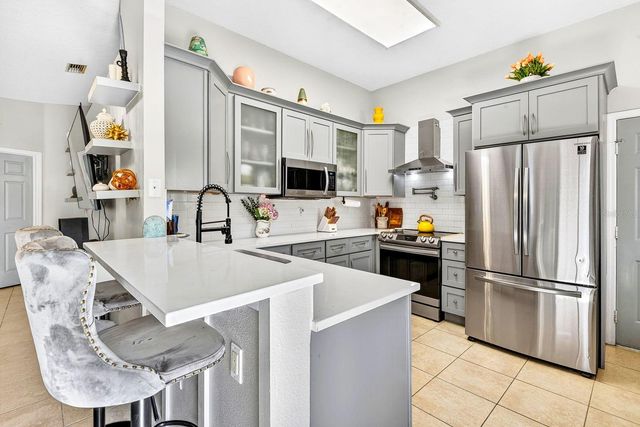 519 29TH AVENUE W, Bradenton, FL 34205