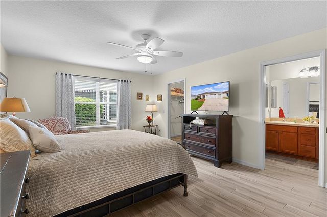 2403 CARRIAGE HILL WAY, The Villages, FL 32162