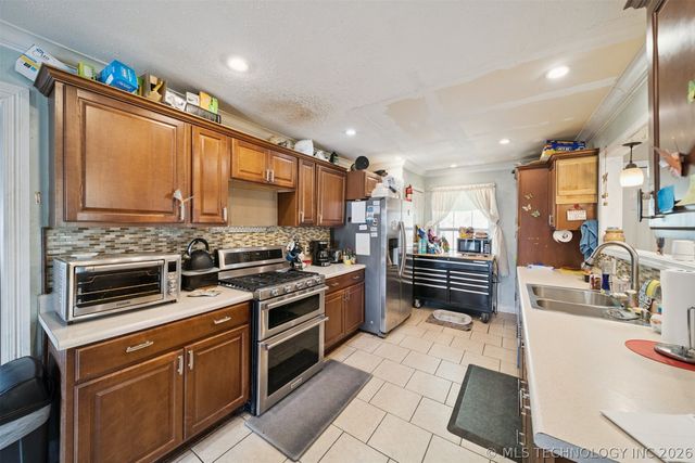 22352 W Coyote Trail, Sand Springs, OK 74063