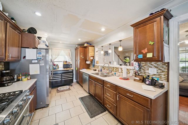 22352 W Coyote Trail, Sand Springs, OK 74063