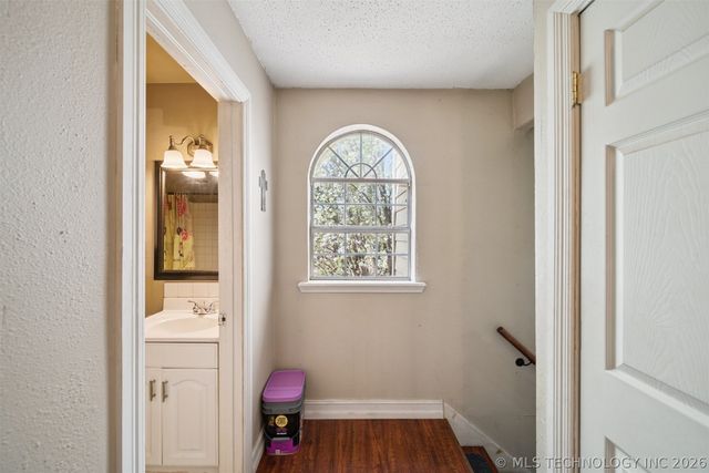 22352 W Coyote Trail, Sand Springs, OK 74063