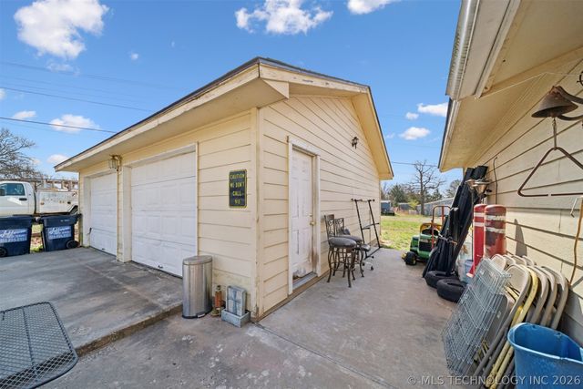 22352 W Coyote Trail, Sand Springs, OK 74063