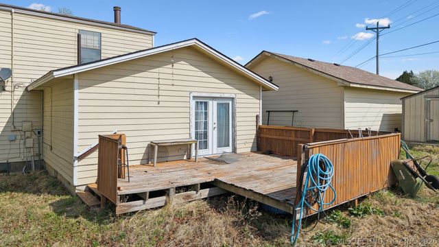 22352 W Coyote Trail, Sand Springs, OK 74063