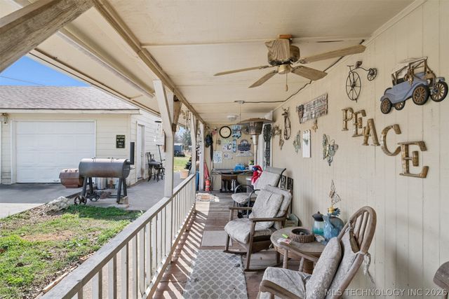 22352 W Coyote Trail, Sand Springs, OK 74063