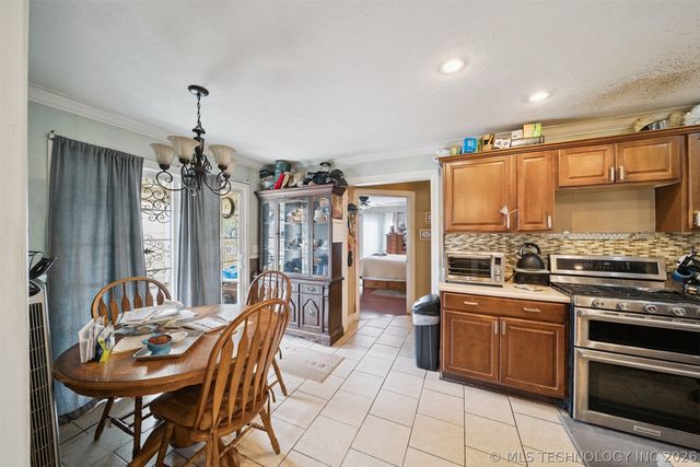 22352 W Coyote Trail, Sand Springs, OK 74063