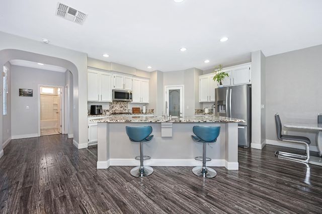 11021 International Dr, Rancho Cordova, CA 95670