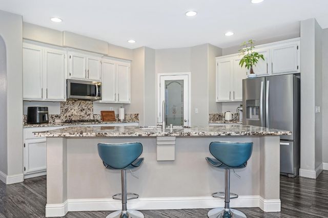 11021 International Dr, Rancho Cordova, CA 95670