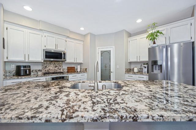 11021 International Dr, Rancho Cordova, CA 95670