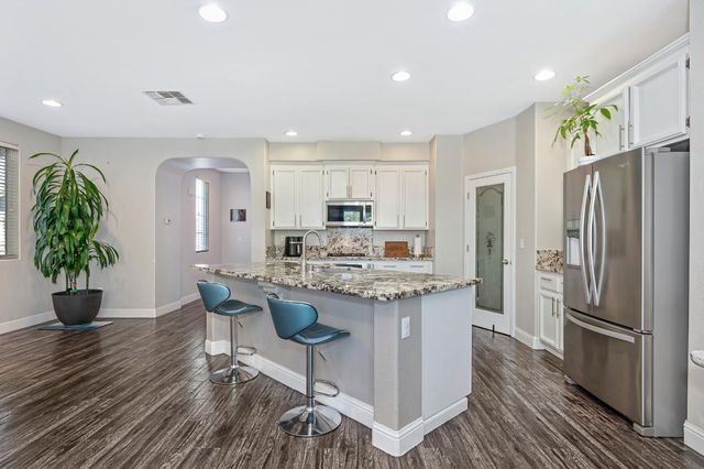 11021 International Dr, Rancho Cordova, CA 95670