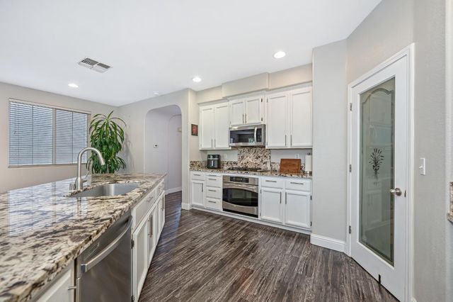 11021 International Dr, Rancho Cordova, CA 95670