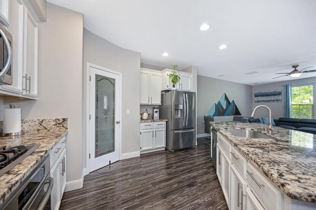 11021 International Dr, Rancho Cordova, CA 95670