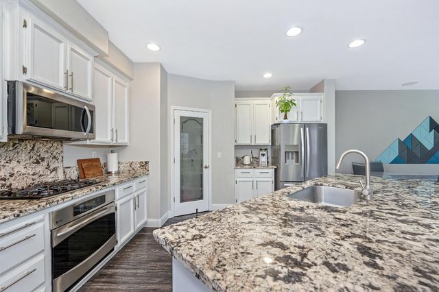 11021 International Dr, Rancho Cordova, CA 95670