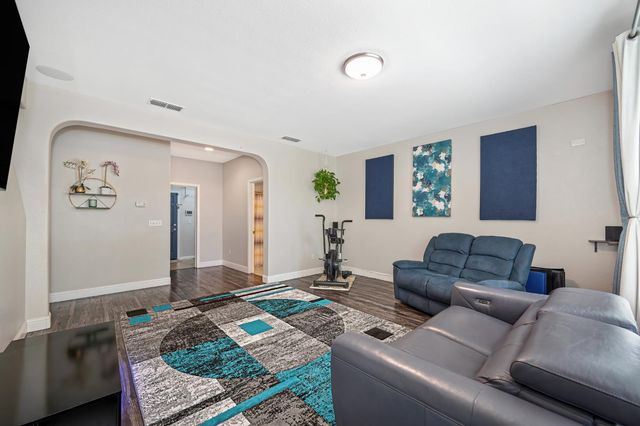 11021 International Dr, Rancho Cordova, CA 95670