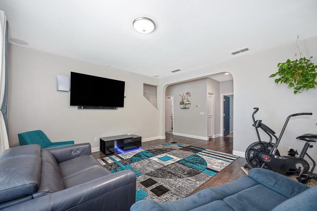 11021 International Dr, Rancho Cordova, CA 95670