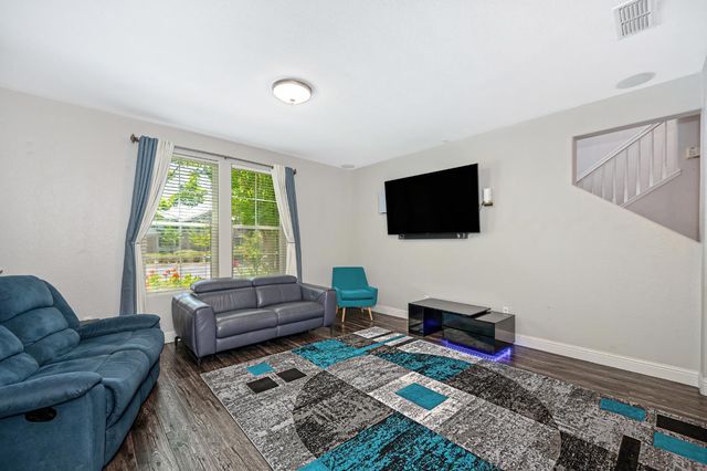 11021 International Dr, Rancho Cordova, CA 95670