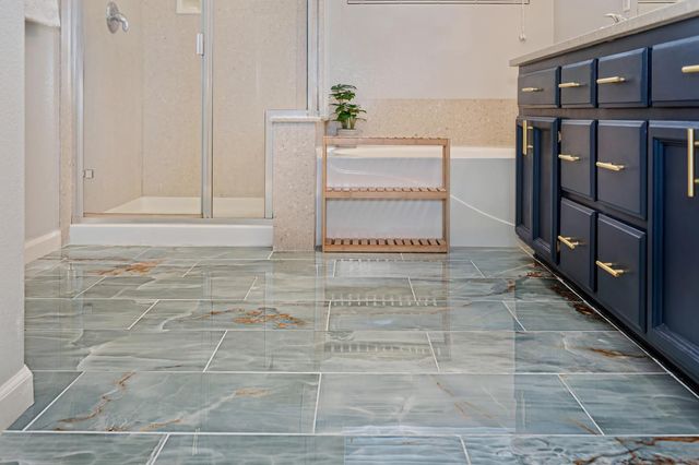 11021 International Dr, Rancho Cordova, CA 95670