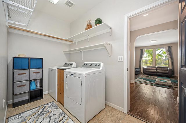 11021 International Dr, Rancho Cordova, CA 95670