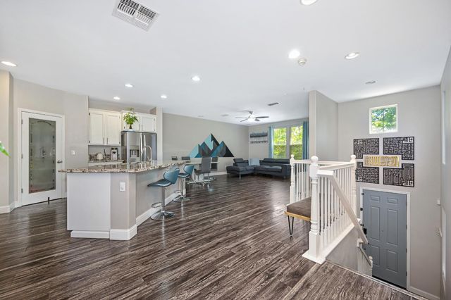 11021 International Dr, Rancho Cordova, CA 95670